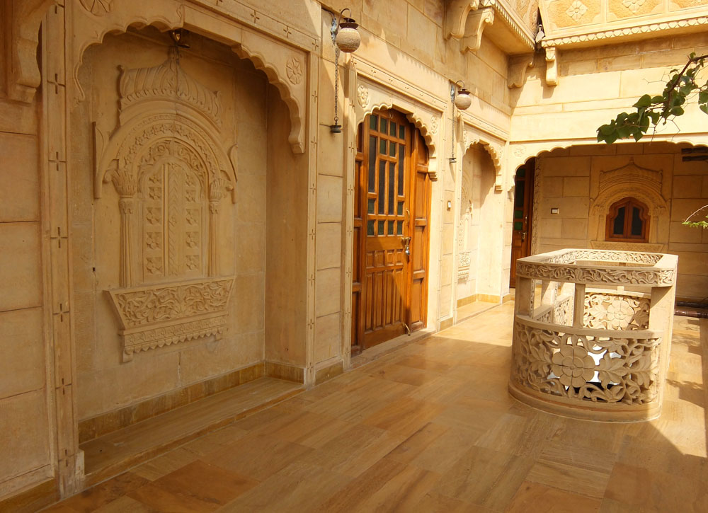 Alley - - Hotel Pleasant Haveli - Boutique Hotel Review