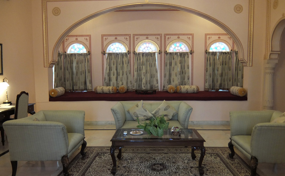 nahargarh-ranthambore-hotel-review-india -living-room