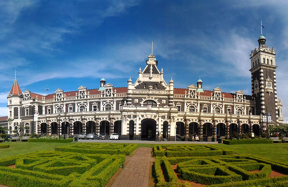 dunedin-railway-station-new-zealand
