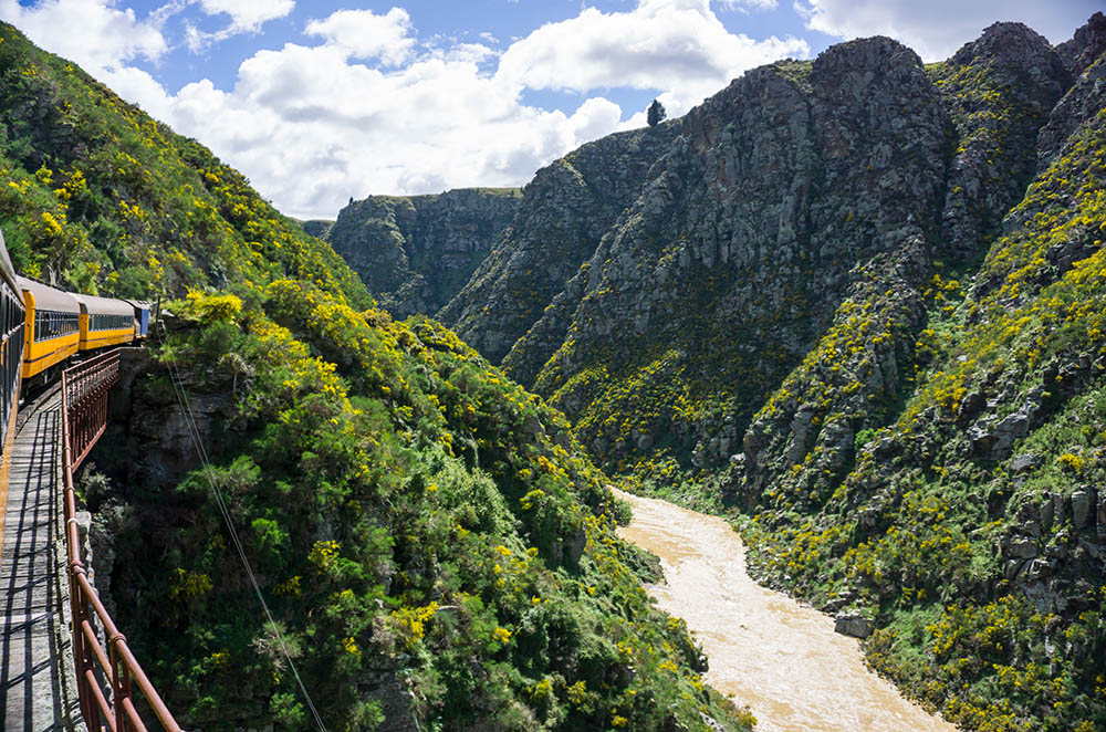 taieri-gorge-railway-dunedin-new-zealand