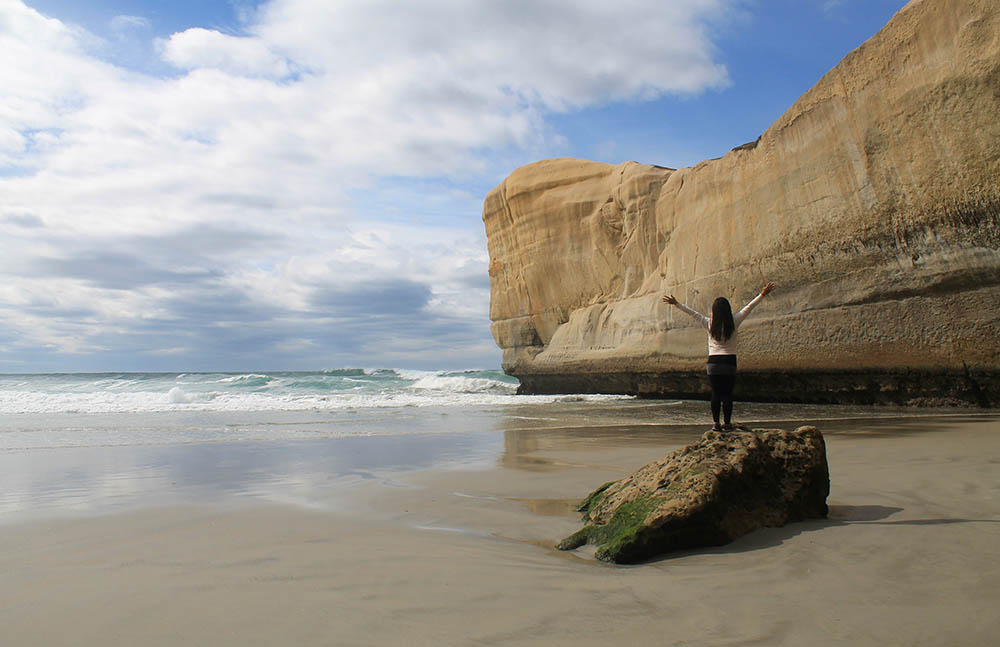 tunnel-beach-dunedin-new-zealand